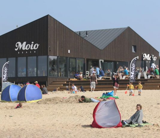 Cadzand-Bad: Strandpavillon Moio Beach