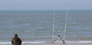 Angler am Cadzand-Bad-Strand