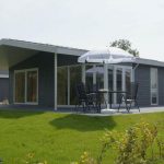 Ferienpark "DroomPark Schoneveld" Breskens: Chalet Typ F 6 mit luxuriöser Terrasse
