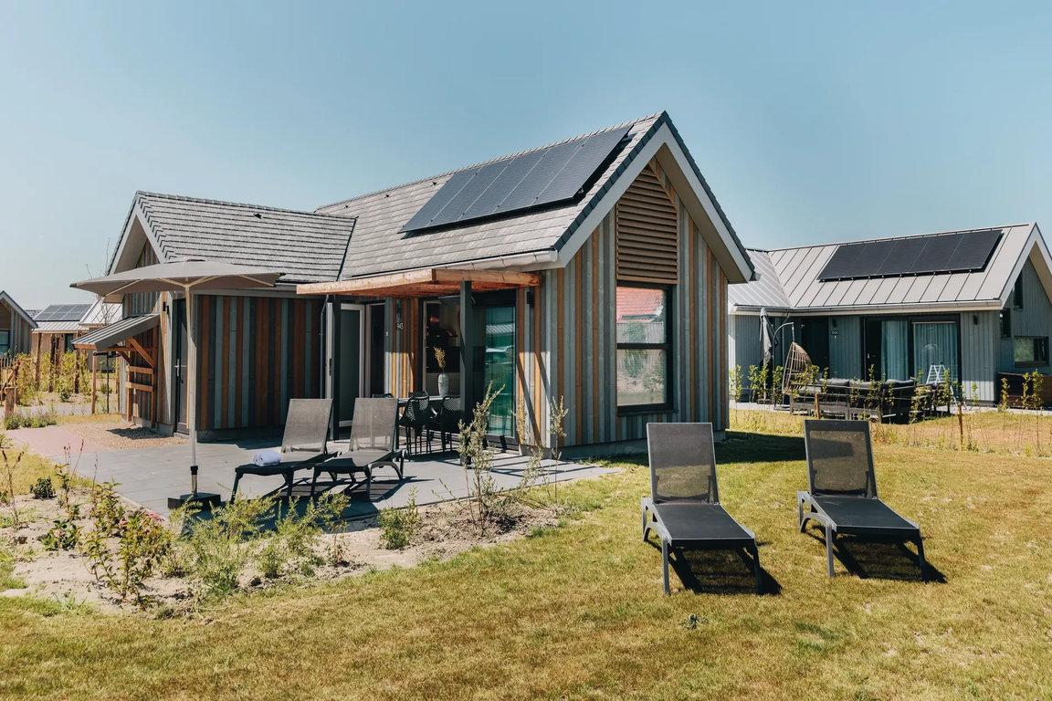 Nieuwvliet-Bad: Wellness-Lodge im Beach Resort