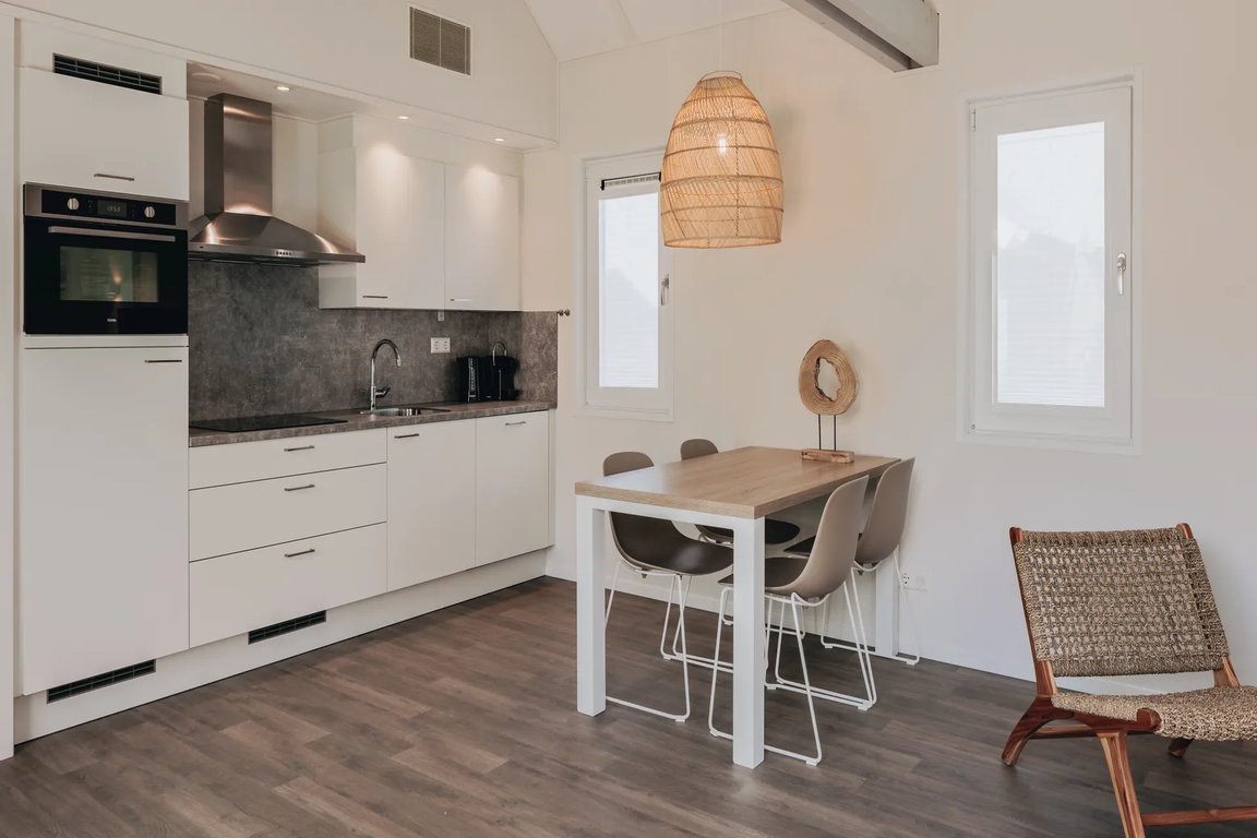 Nieuwvliet-Bad: Wellness-Lodge im Beach Resort