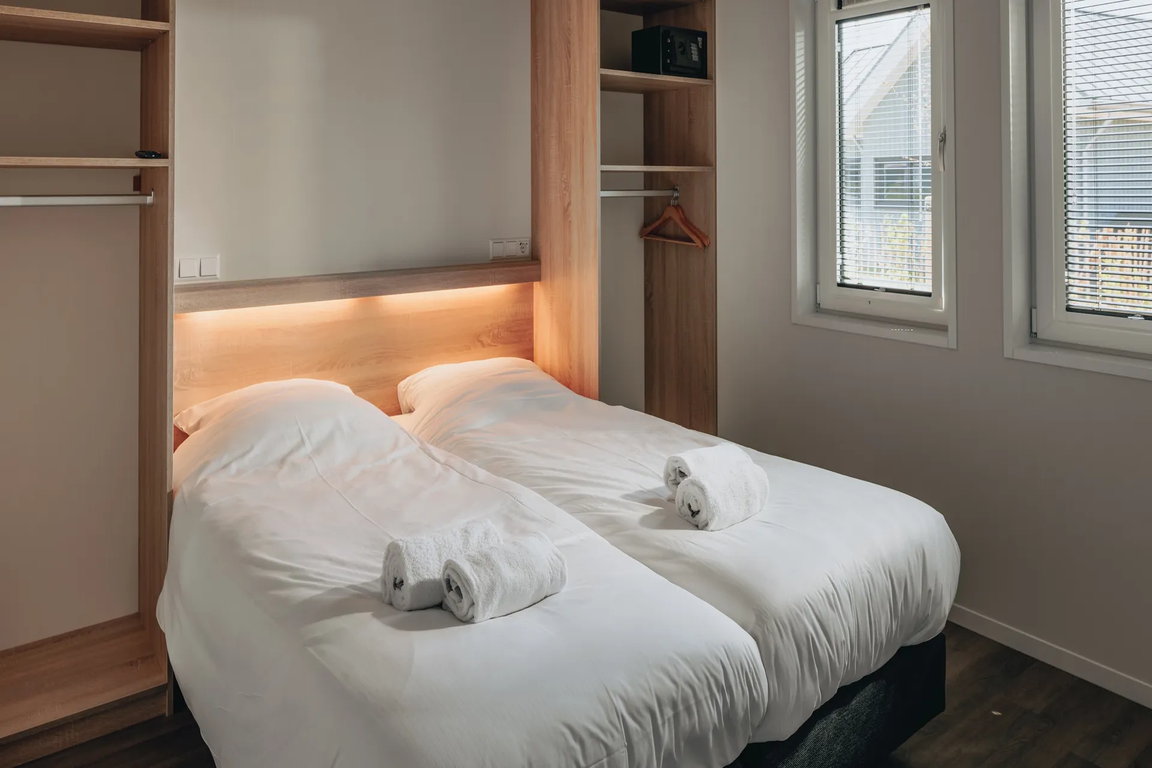 Nieuwvliet-Bad: Wellness-Lodge im Beach Resort